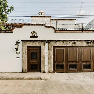 https://casa-granada-24.quintano-roohotels.com